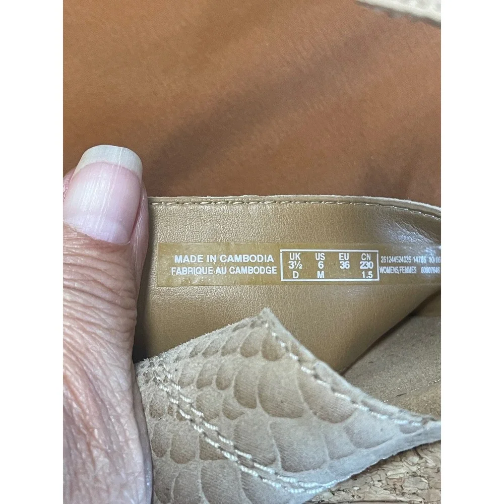 Clarks Cushion Soft Beige Snake Skin Embossed Cork Wedge Sandals Womens Size 6 M